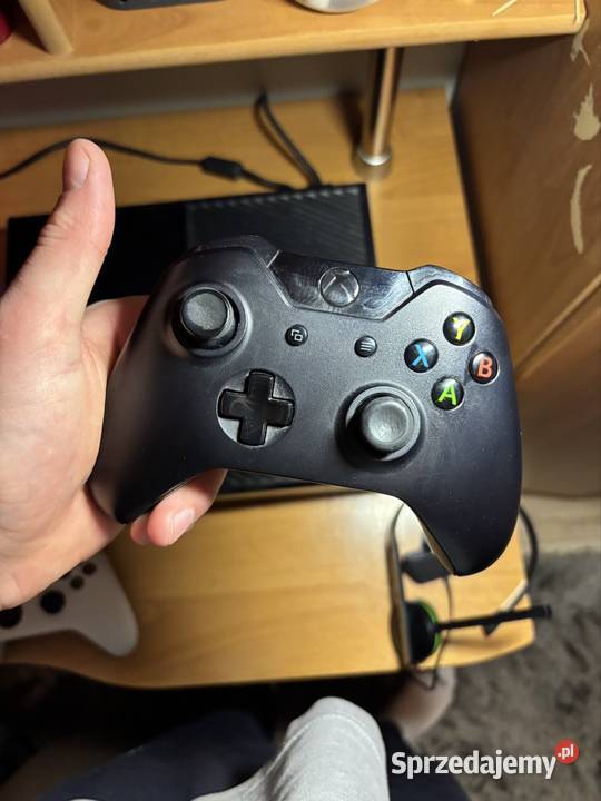 XBOX ONE 2 pady 4 gry używane Choszczno