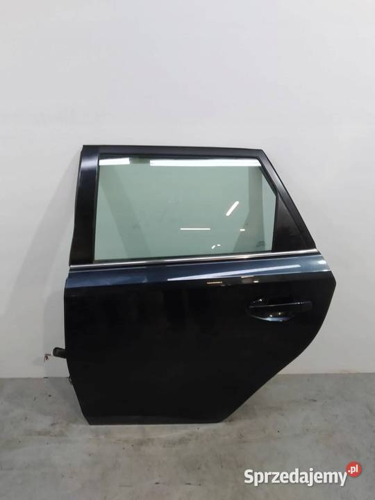 DRZWI LEWE TYŁ KOMBI 1H2 Toyota Auris II 2012 Rok produkcji 2013