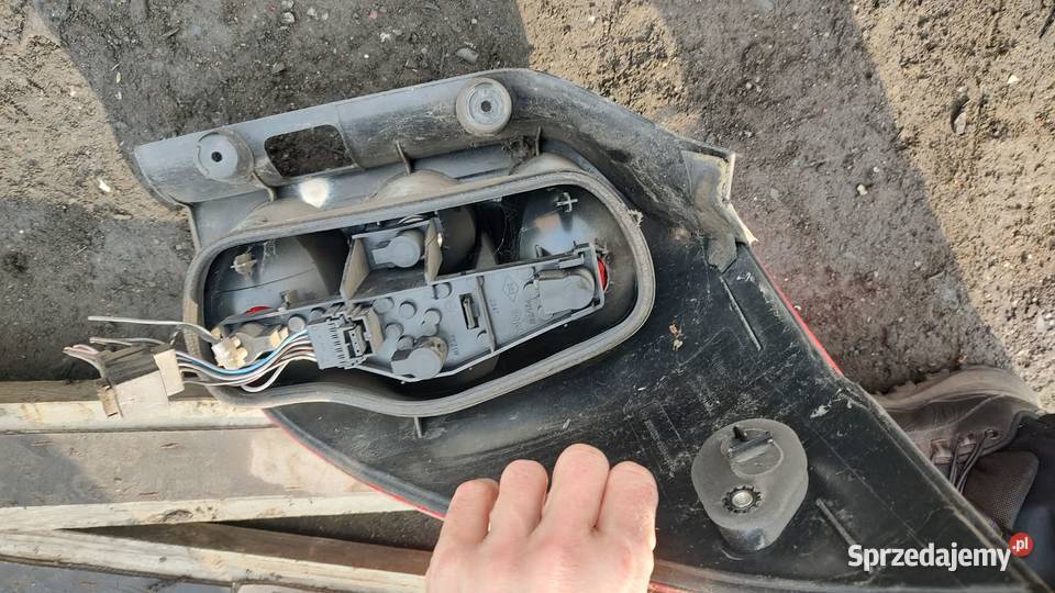Lampa lewa tył tylna Laguna II lift kombi Lampy tylne wielkopolskie Książ Wielkopolski