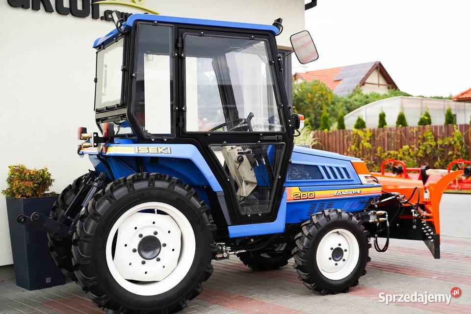 Iseki TU200F 4x4 20 z kabiną i pługiem Tajęcina