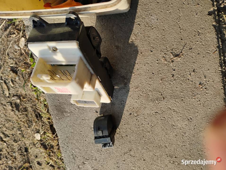 Toyota RAV4 przełączniki drzwiowe Części samochodowe Chełm sprzedam