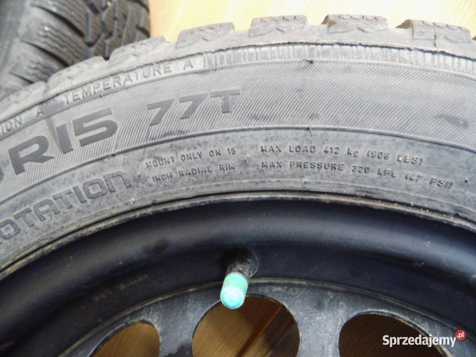 Koła z oponami zimowymi i kołpakami Toyota Radzewice