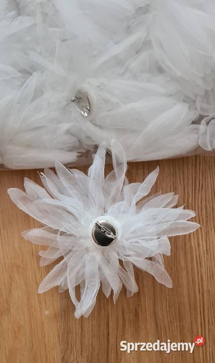 Ozdobne kwiaty broszki kotyliony na agrafce