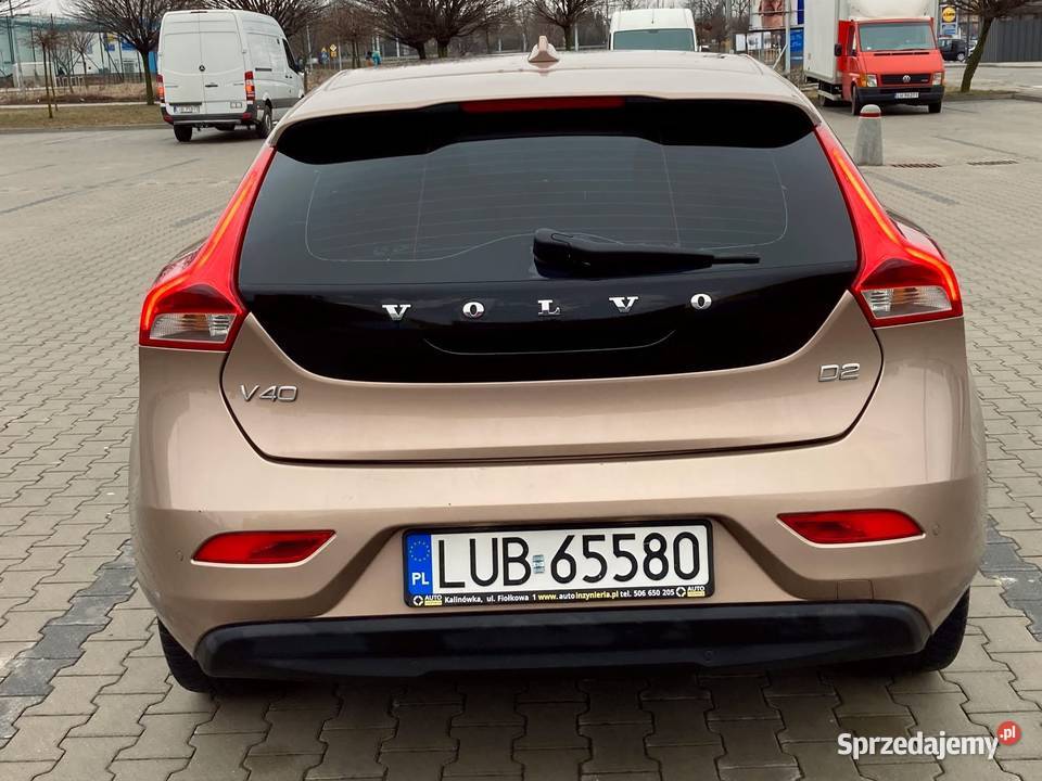 Volvo V40 D2 Kinetic 2016 piękny złoty kolor Rok produkcji 2016 lubelskie Lublin