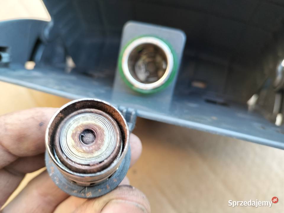 FIAT PUNTO MK1 POPIELNICZKA ZAPALNICZKA GNIAZDO osobowe Popielniczki Motoryzacja Kamień-Kolonia