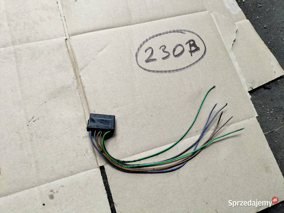 AUDI KOSTKA WTYCZKA 811971835 Kamień-Kolonia