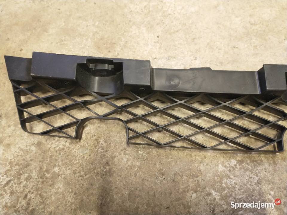 Ślizg środkowy zderzaka tył VW Passat B7 Kombi Nowy Sącz