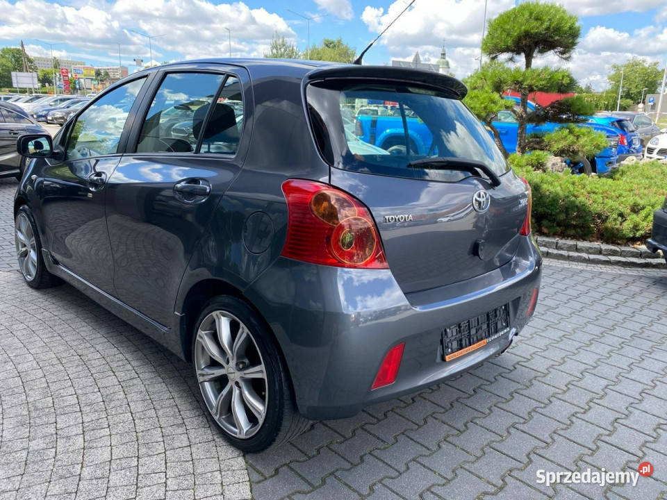 Toyota Yaris klimatronic benzynka manual szary śląskie Żory