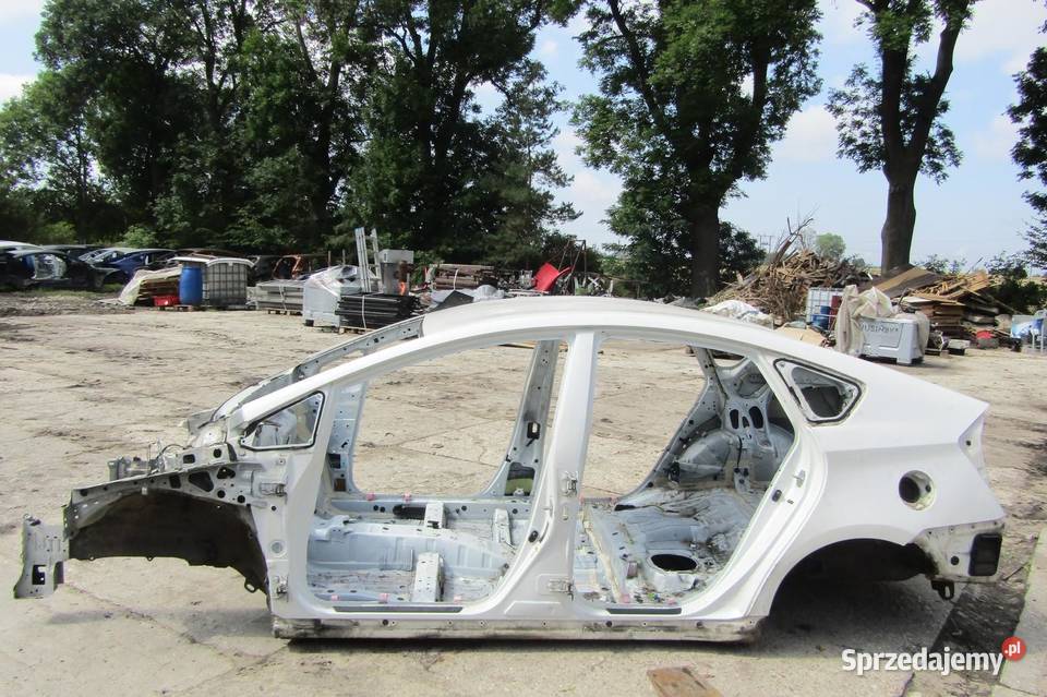 PRÓG SŁUPEK LEWY BOK 070 TOYOTA PRIUS III LIFT sprzedam