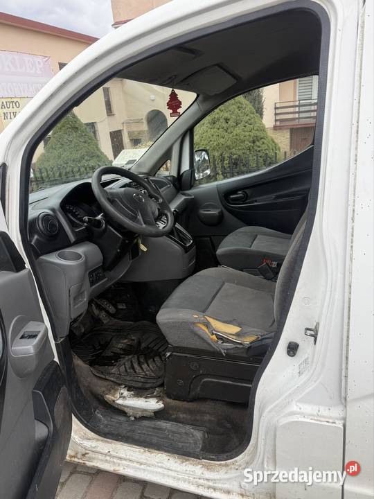 Samochód Nissan NV200