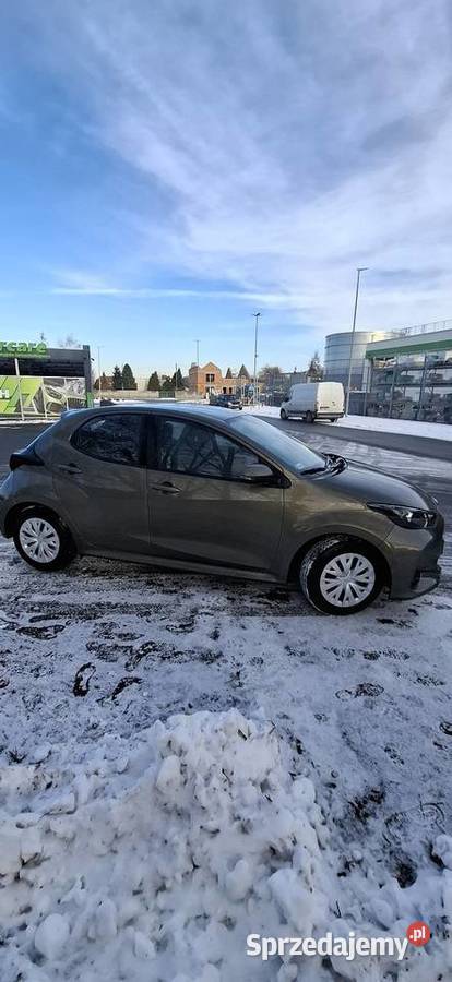 Toyota yaris 2021 15 Benzyna kamera cofania łódzkie Sieradz sprzedam