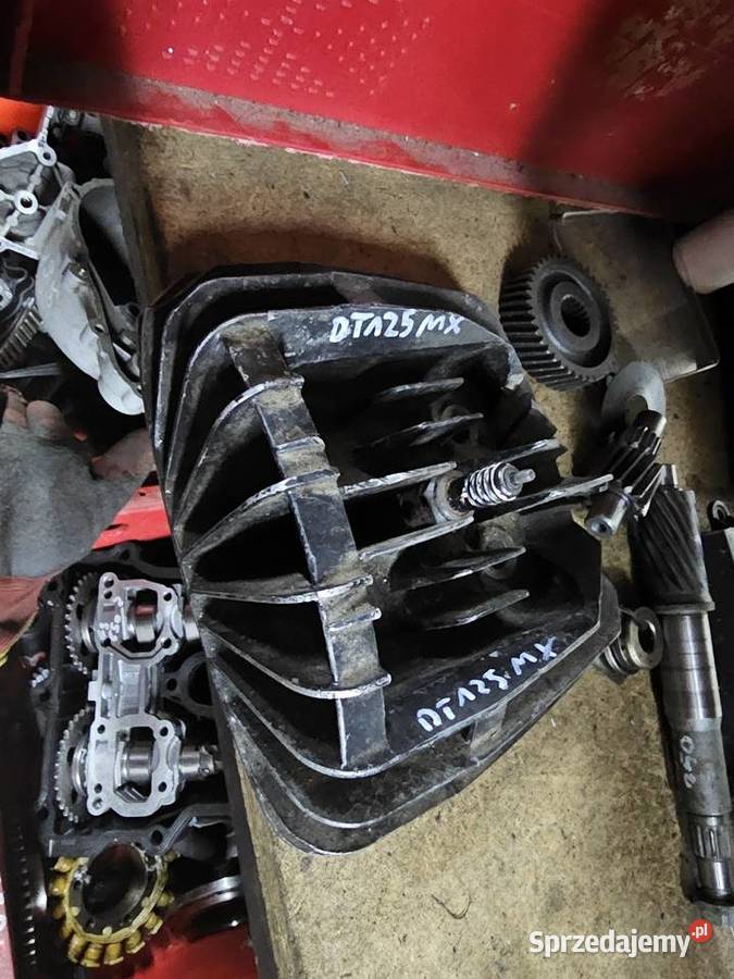 Yamaha DT 125 MX głowica pokrywa cylindra górna Cylindry, głowice, pierścienie dolnośląskie Jelenia Góra