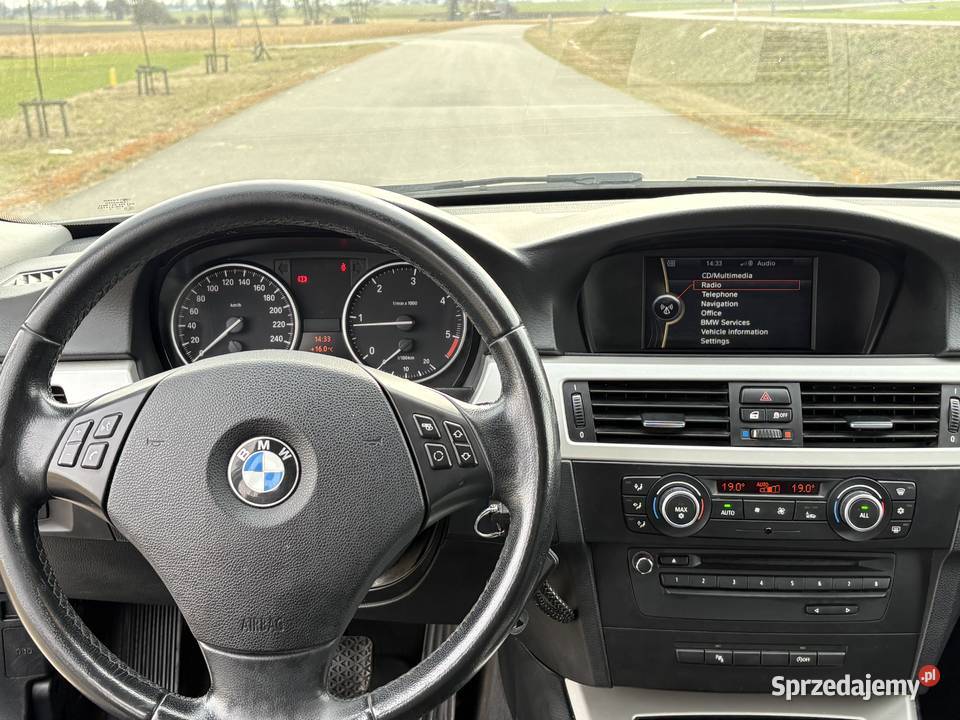 BMW Seria 3 E91 LCI biXenon PDC nawigacja CIC Stróżki