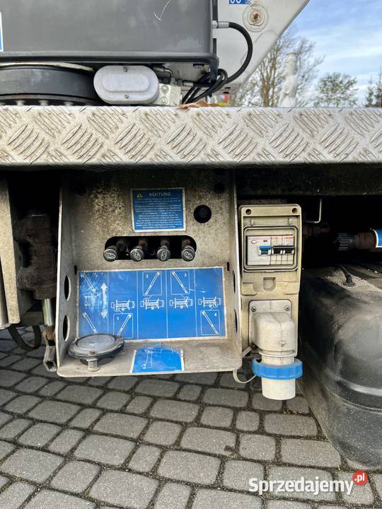 Podest ruchomy ZED 202H na podwoziu Nissan Dobrzyca