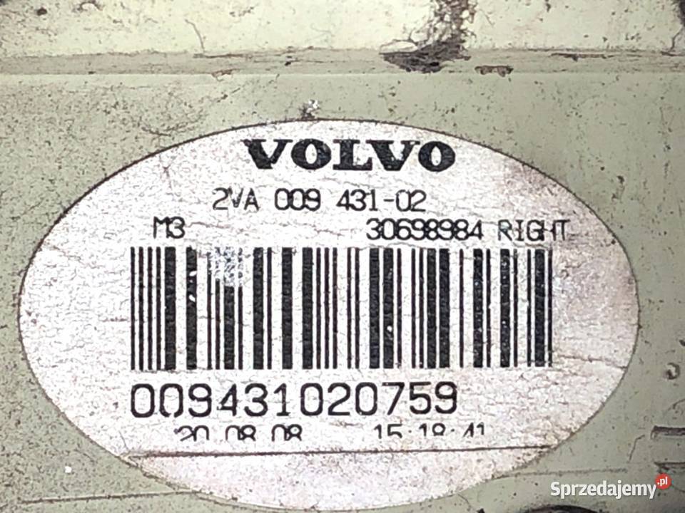LAMPA PRAWY TYŁ VOLVO V70 III 30698984 Kombi Lampy tylne