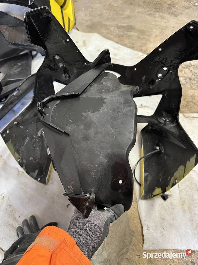 Komplet uszkodzonych owiewek HONDA CBR 600rr Plastiki świętokrzyskie Kucębów sprzedam