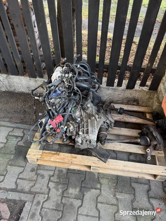 Silnik TOYOTA YARIS z osprzętem i skrzynią Silniki kompletne