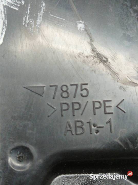SKRZYNKA BEZPIECZNIKÓW 18 B HYB Toyota Prius IV