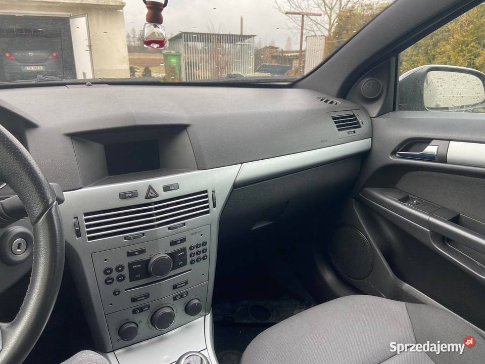 Opel Astra H GTC Sport Uszkodzona gniazdo AUX małopolskie