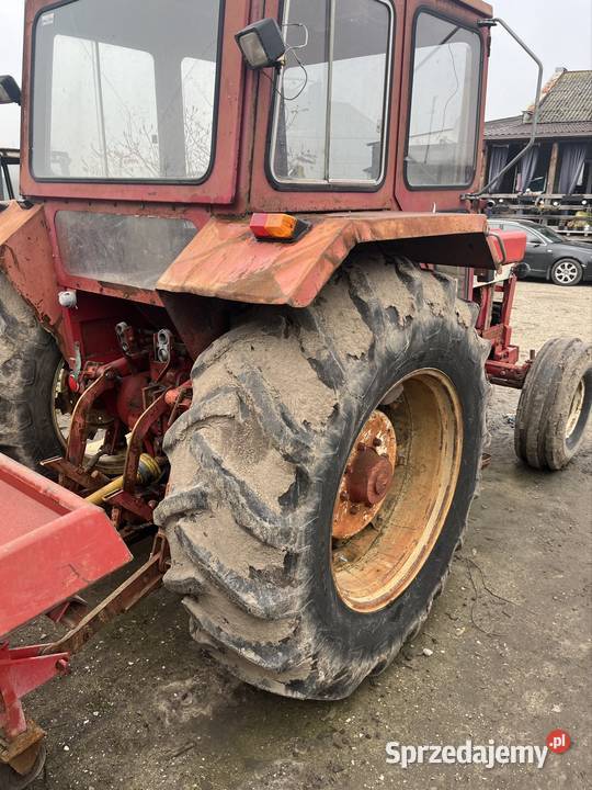 International case 946 Kabina Różanów