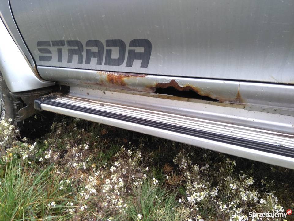 Mitsubishi L200 25td uszkodzony Soce