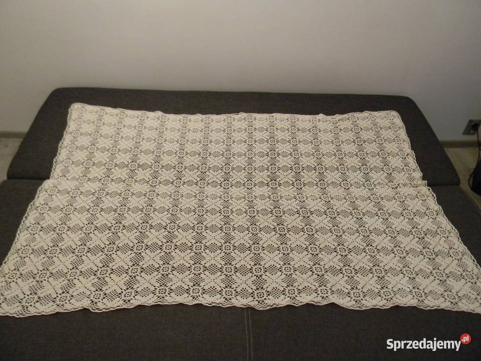 Piękny obrus robiony ręcznie na szydełku