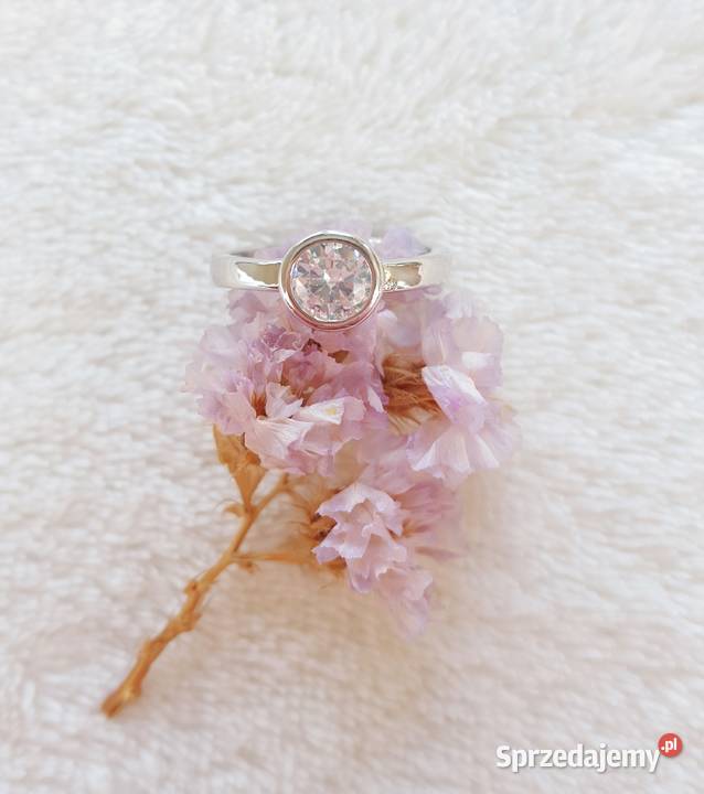 Nowy pierścionek białe oczko srebrny kolor Szczecin