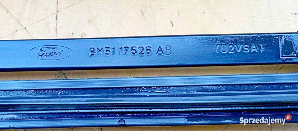 FORD FOCUS KOMBI MK3 RAMIE WYCIERACZKI PRAWA Radom