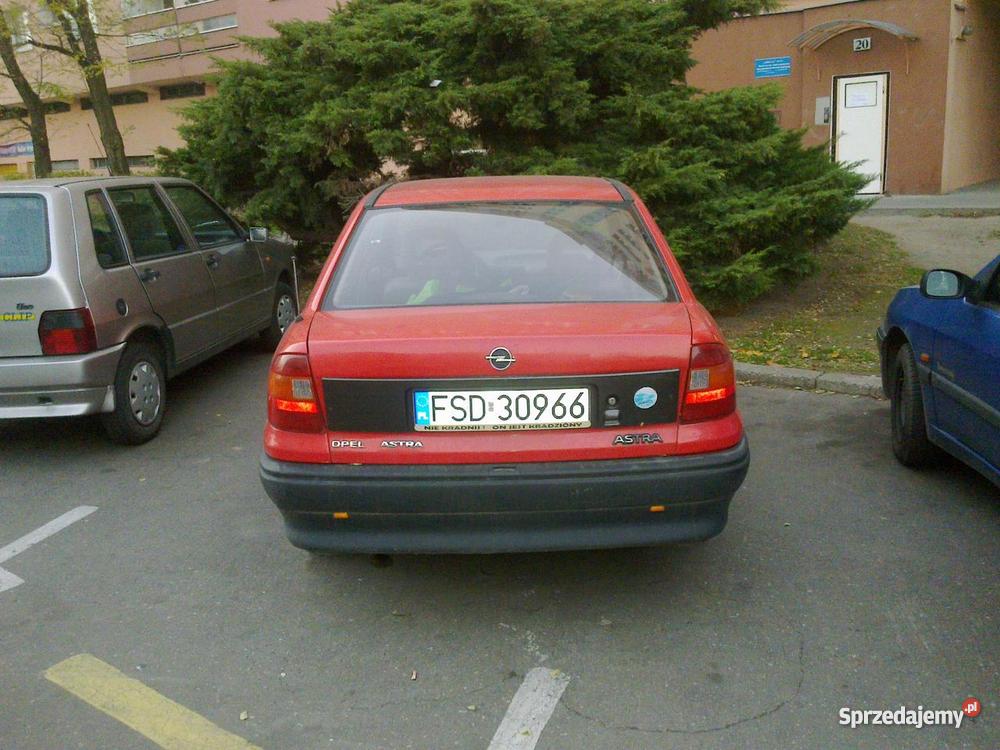 Opel Astra F KAT sedan 9293 1400 B Poznań