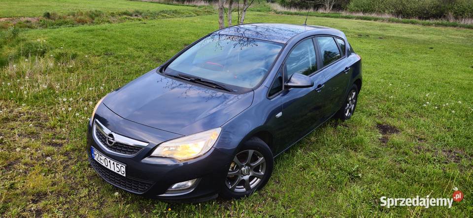 OPEL ASTRA J 2010 r 16 benz elektryczne lusterka Rzeszów sprzedam