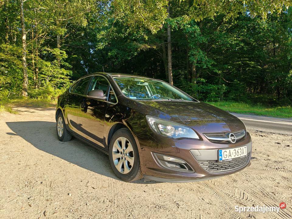 Opel Astra J sedan 14 turbo LPG 140 Rok produkcji 2017 Gdynia