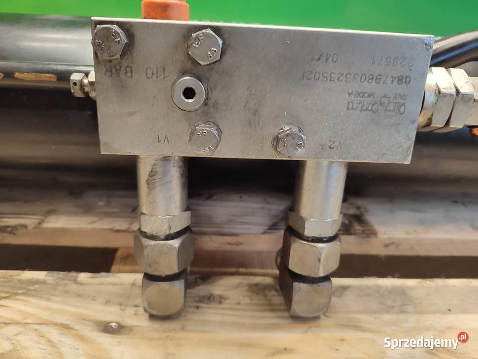 Siłownik poziomowania łyżki MANITOU MLT 634 Wilkowo sprzedam