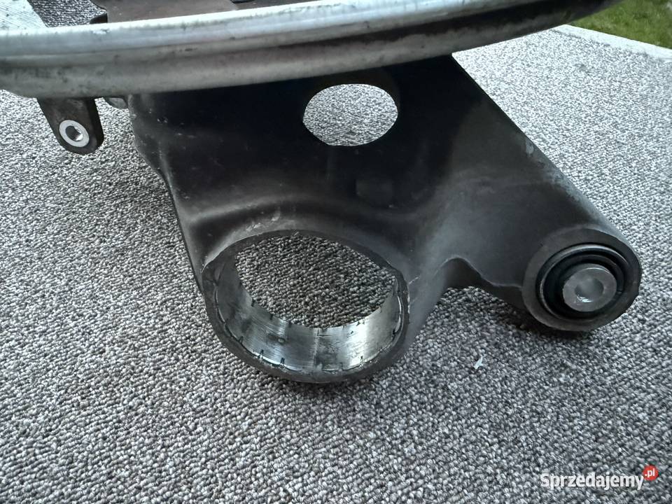 VOLVO S90 V90 zwrotnica z piastą tylna lewa Pilzno