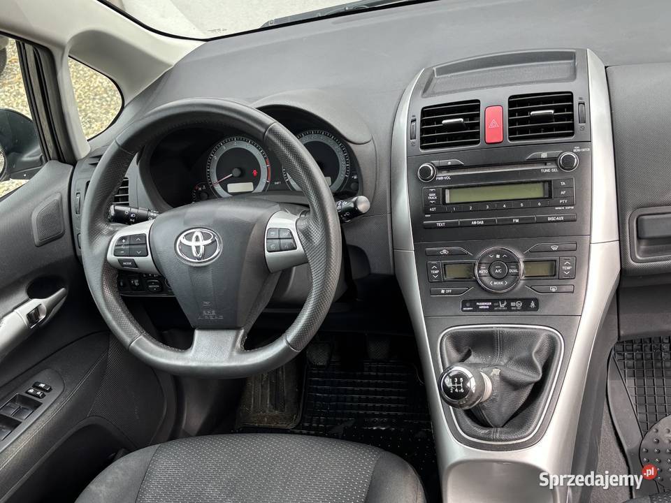 Toyota Auris welurowa tapicerka Paniówki sprzedam