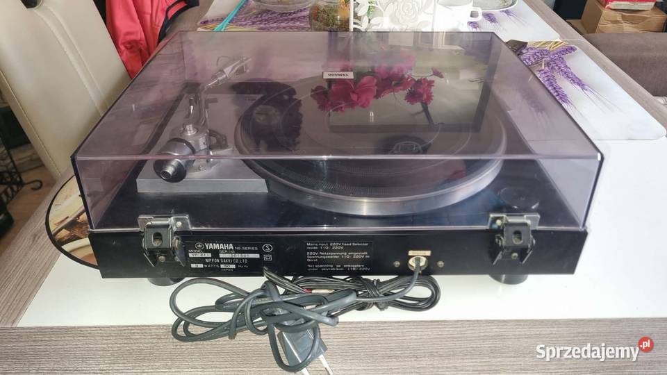 Gramofon Yamaha YP211 Belt Drive Półautomat Warta