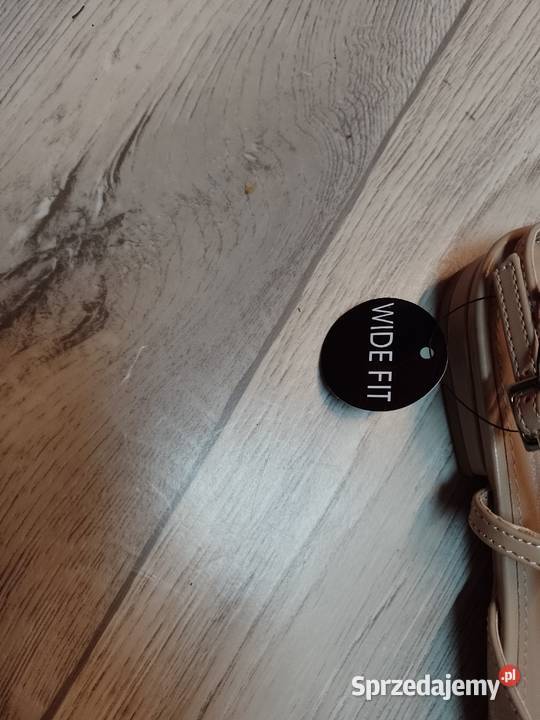 39 Beżowo Czarne baleriny wieczorowe z odkrytą