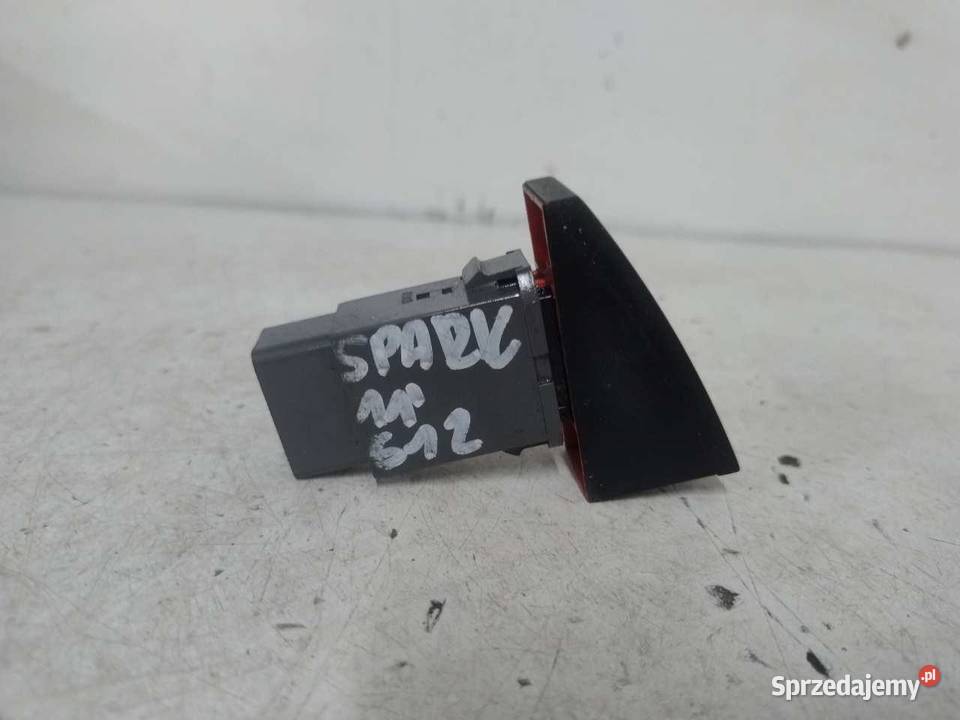 WŁĄCZNIK ŚWIATEŁ AWARYJNYCH CHEVROLET SPARK