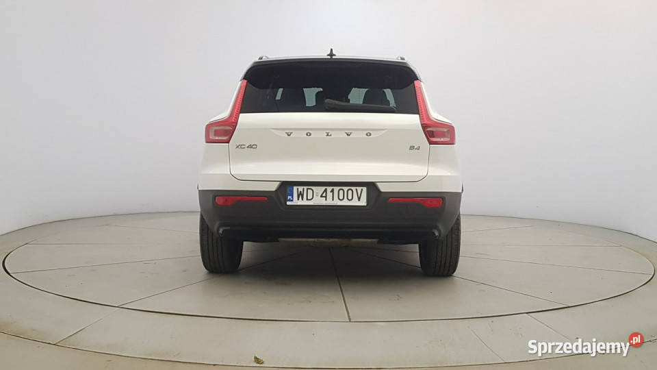 Volvo XC 40 B4 B RDesign Z Polskiego Salonu serwisowany w ASO Warszawa