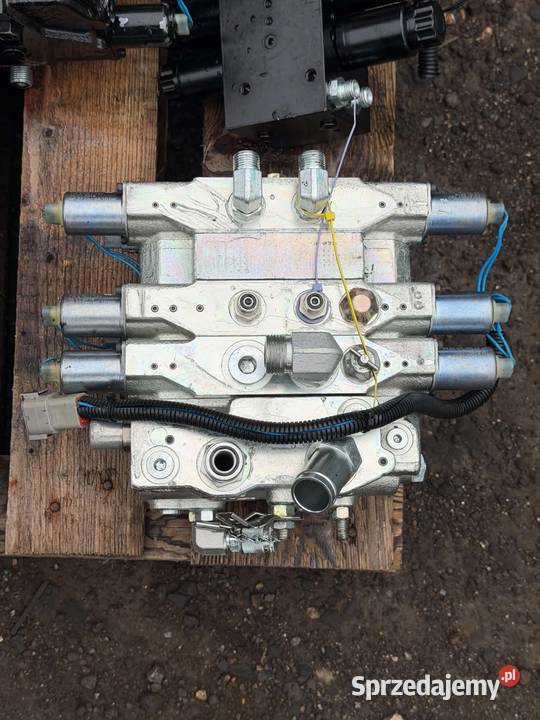 Rozdzielacz hydrauliczny trzysekcyjny HYSTER sprzedam