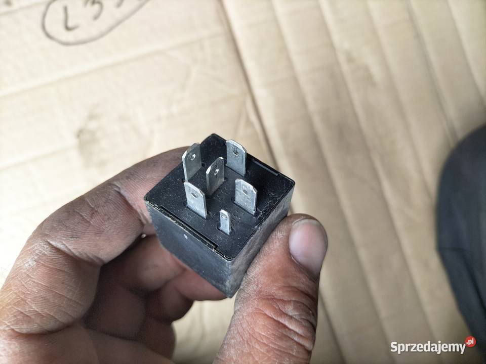 PRZEKAŹNIK 197 3B0955531 osobowe Kamień-Kolonia