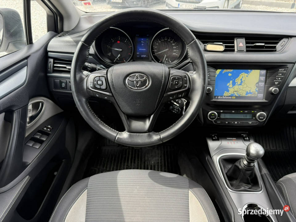 Toyota Avensis 16 D4D 112 2015r kamera navi podgrzewane fotele Wrocław