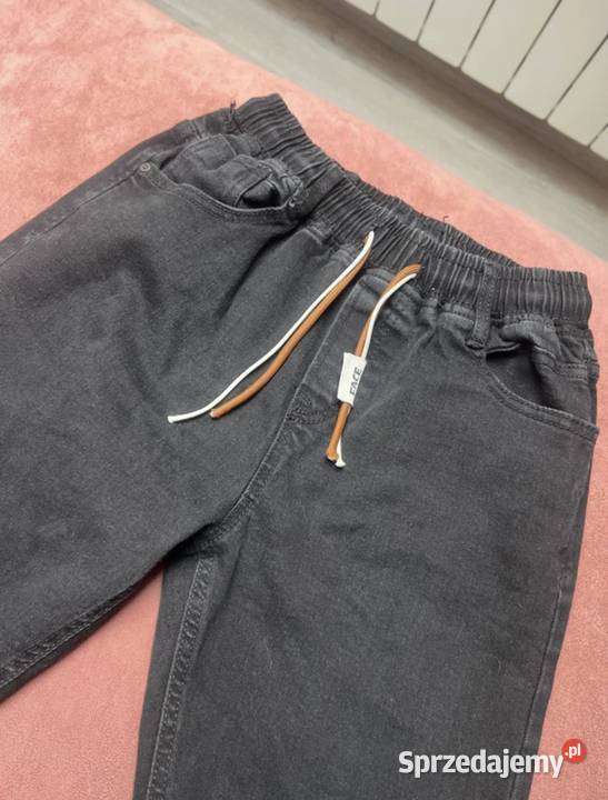 Czarne jeansowe spodnie chłopięce Rozmiar 152 Przemęt