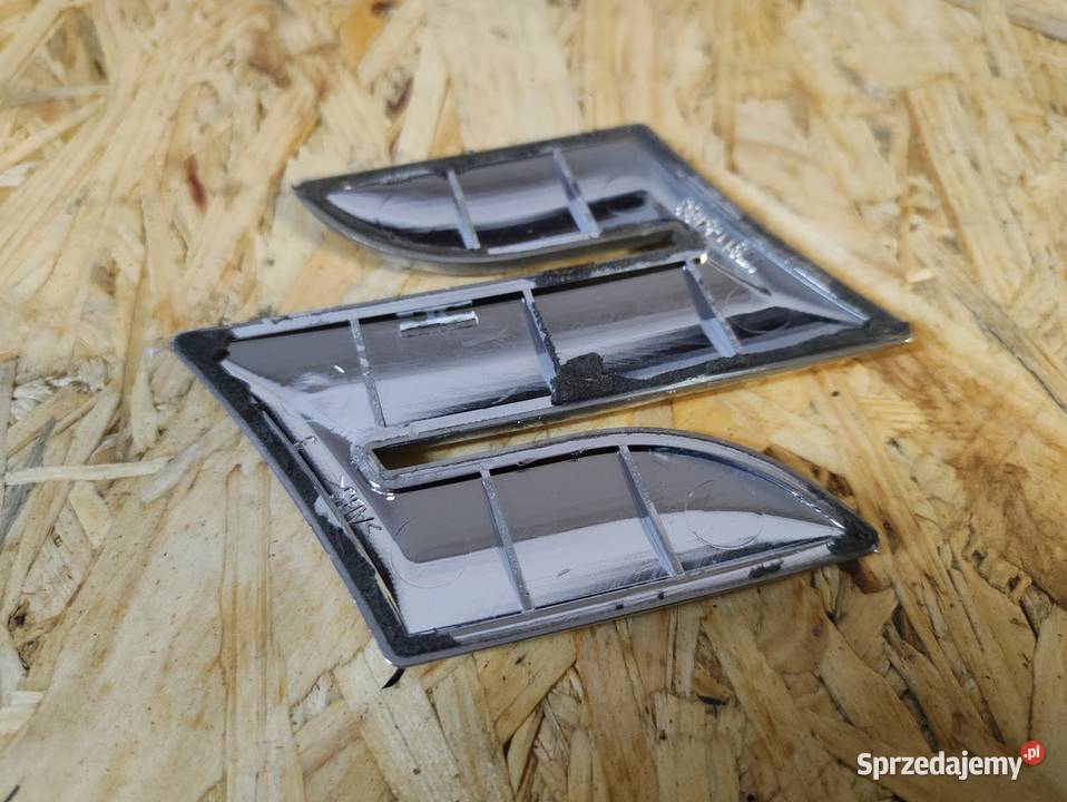 Znaczek Logo Emblemat na Grill Suzuki Splash Pleszew