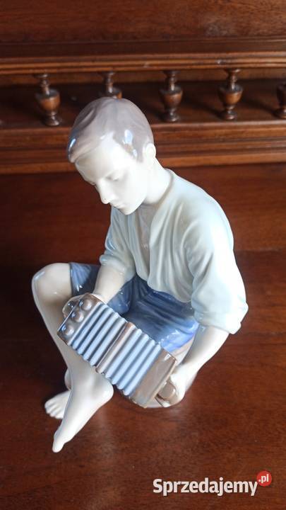 Figurka Szczęśliwy żeglarz grający na akordeonie Porcelana i szkło Gdańsk