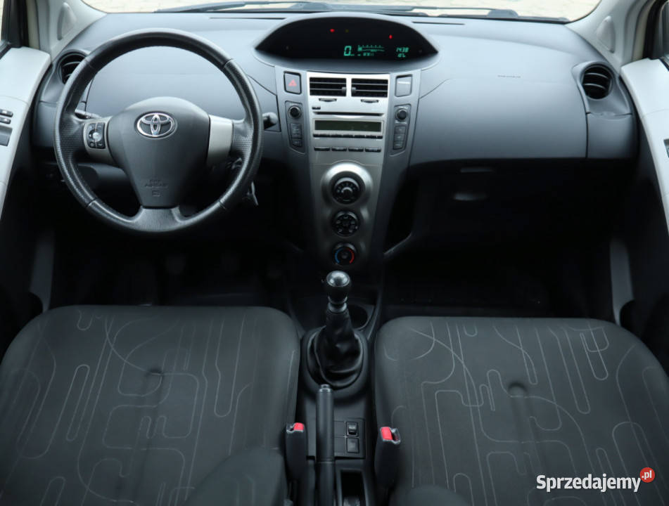 Toyota Yaris 133 Dual VVTi manualna Łódź