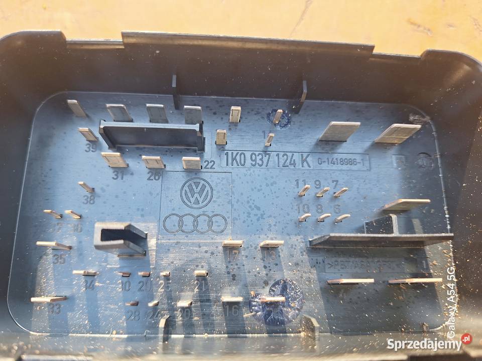 VW AUDI SKODA SKRZYNKA BEZPIECZNIKÓW 1K0937124K Radom sprzedam