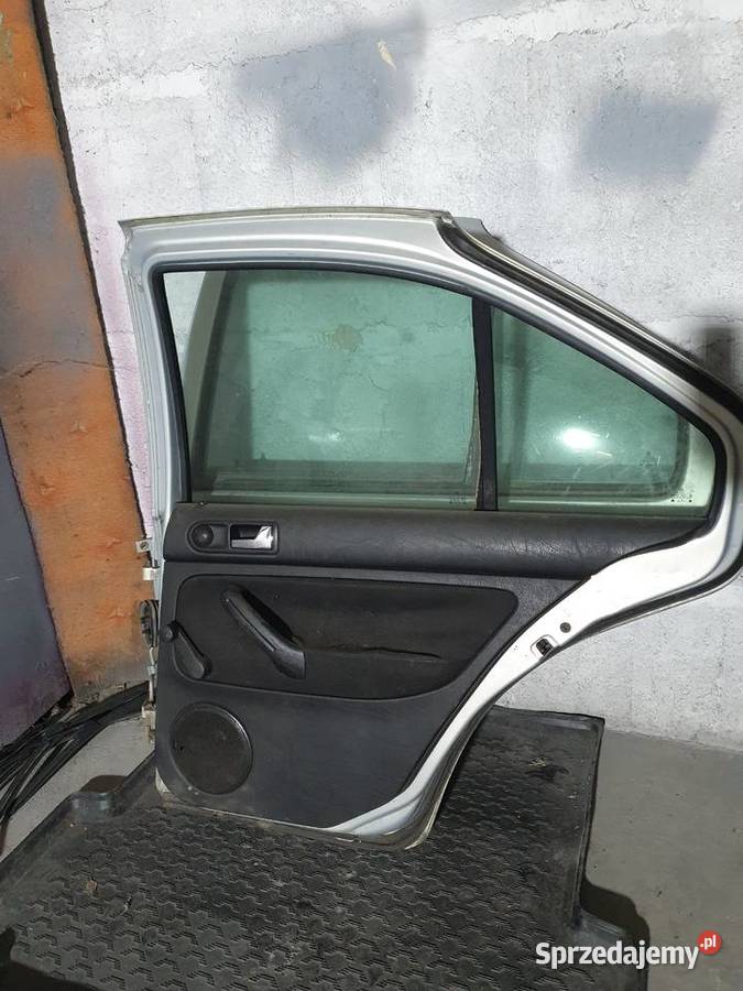 Drzwi Kompletne Prawy tył Vw Bora 16 99r Stan sprzedam