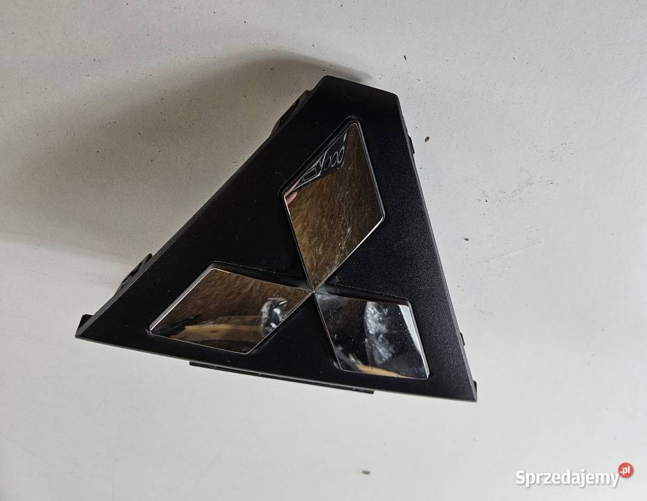 MITSUBISHI PAJERO IV 4 ZNACZEK GRILLA ATRAPY Międzychód