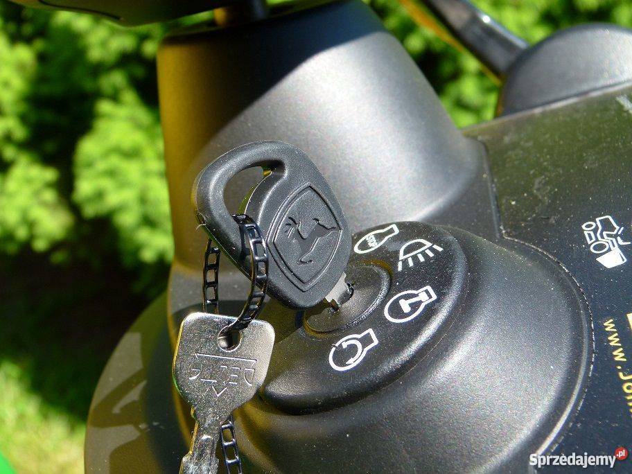 Kosiarka samojezdna JOHN DEERE X155R Łańcut