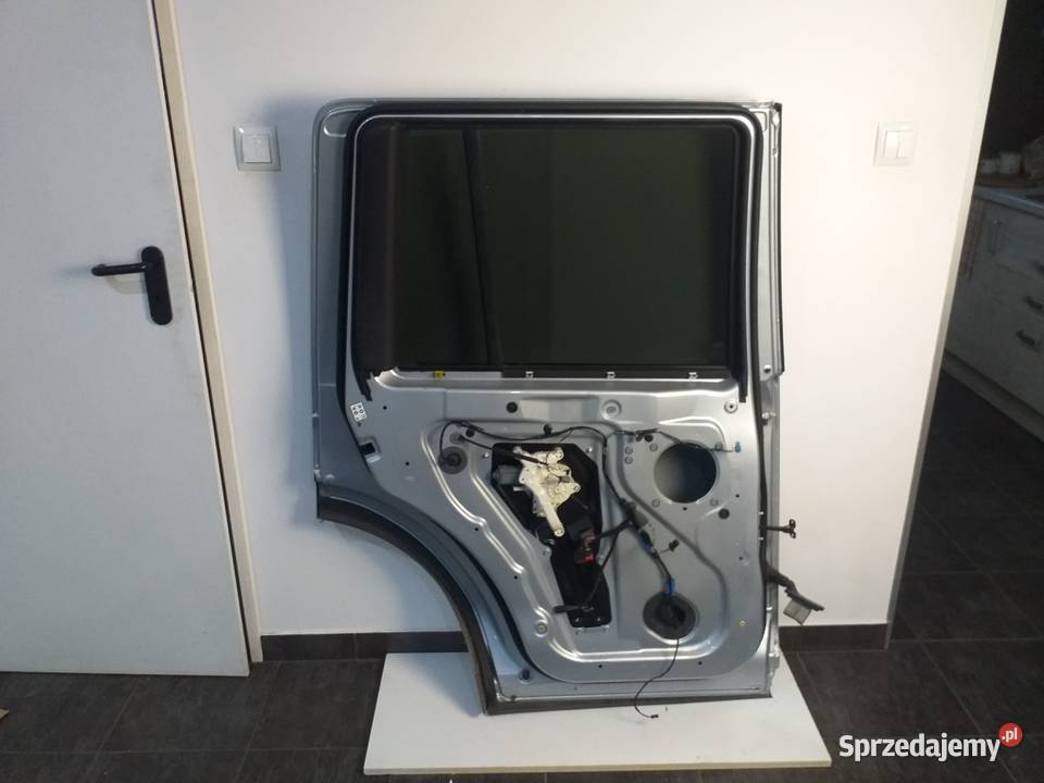 LAND ROVER DISCOVERY 4 IV DRZWI TYŁ PRAWE LEWE osobowe Skierniewice